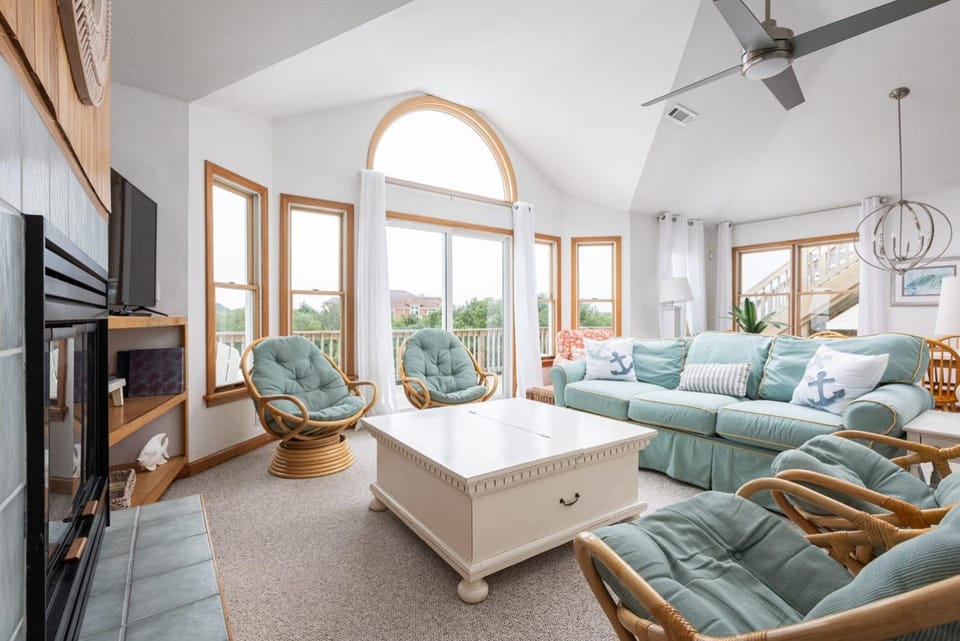 Near Beach Pool Hot Tub Game Room Ocean Retreat House in Corolla