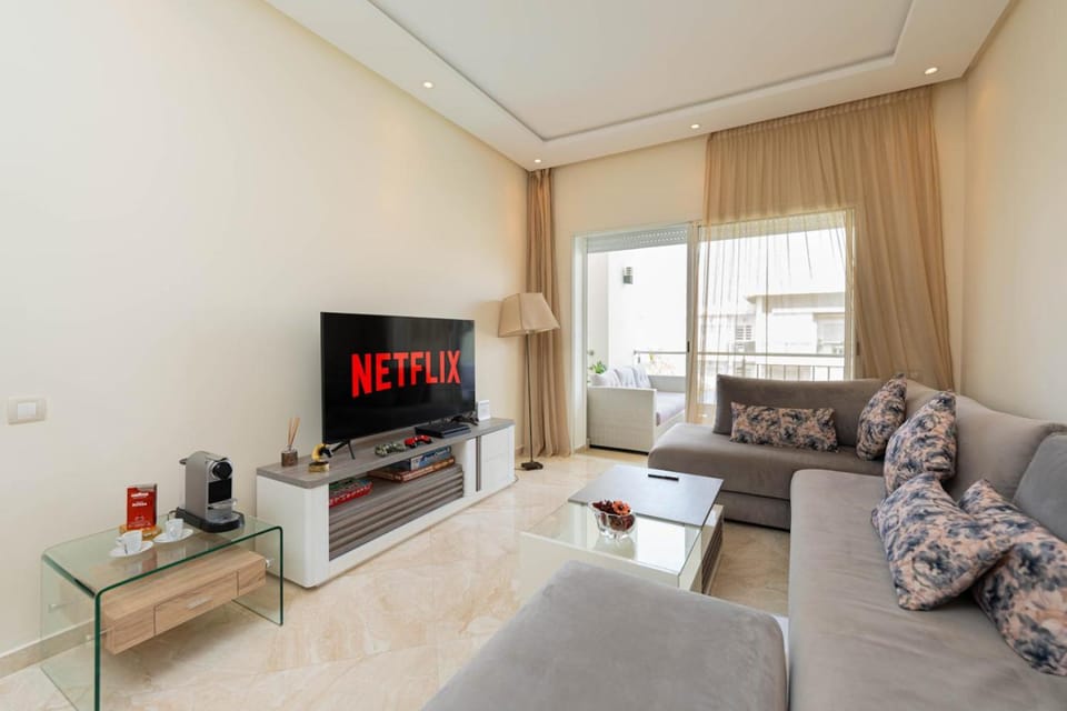 Communal lounge/ TV room, TV and multimedia, Living room, Seating area, Evening entertainment