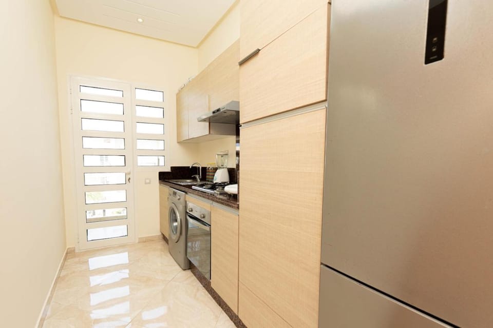 Kitchen or kitchenette, dishwasher, minibar, oven, stove