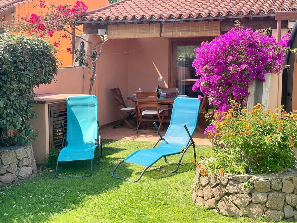 Property building, Patio, Garden, Garden view, sunbed