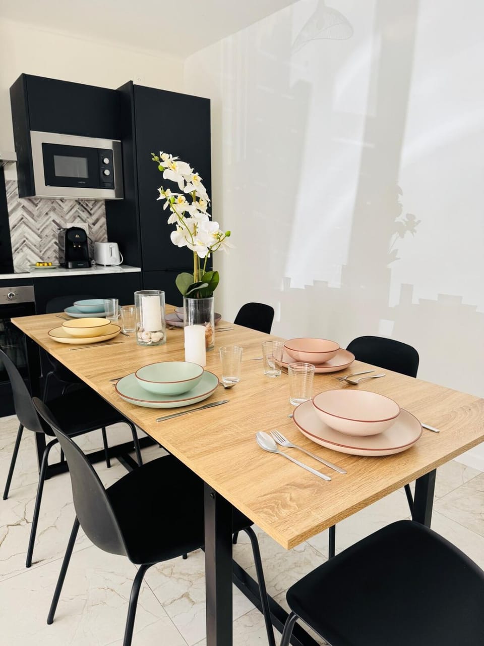 Kitchen or kitchenette, Dining area