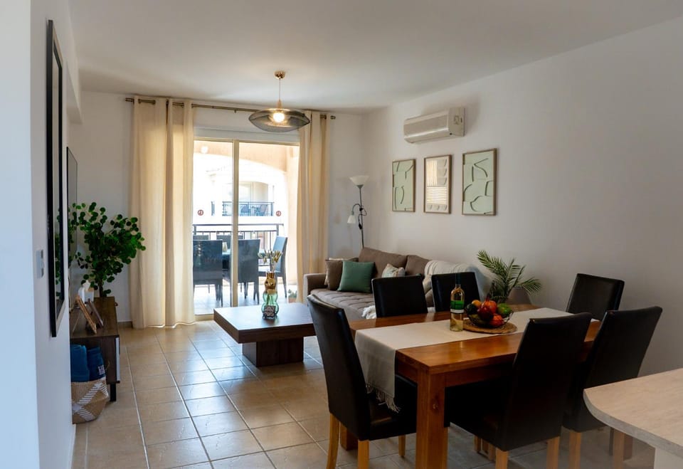 Living room, Seating area, Dining area, air conditioner