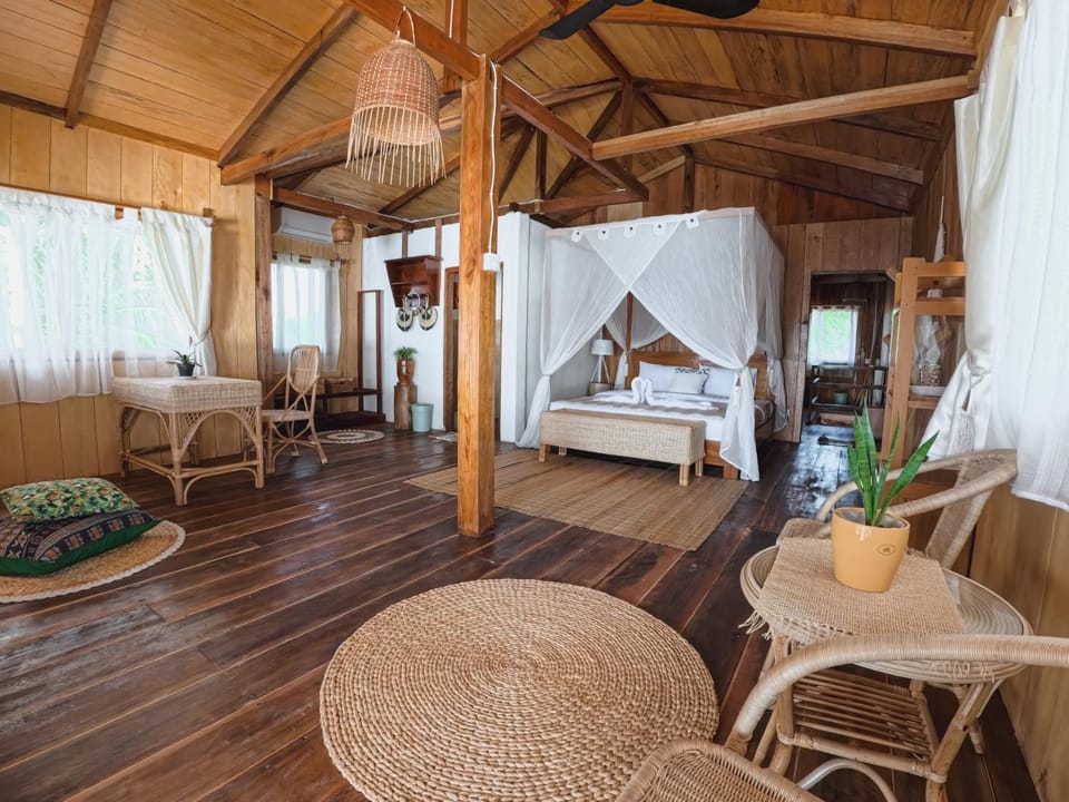 Bed, Seating area, Bedroom