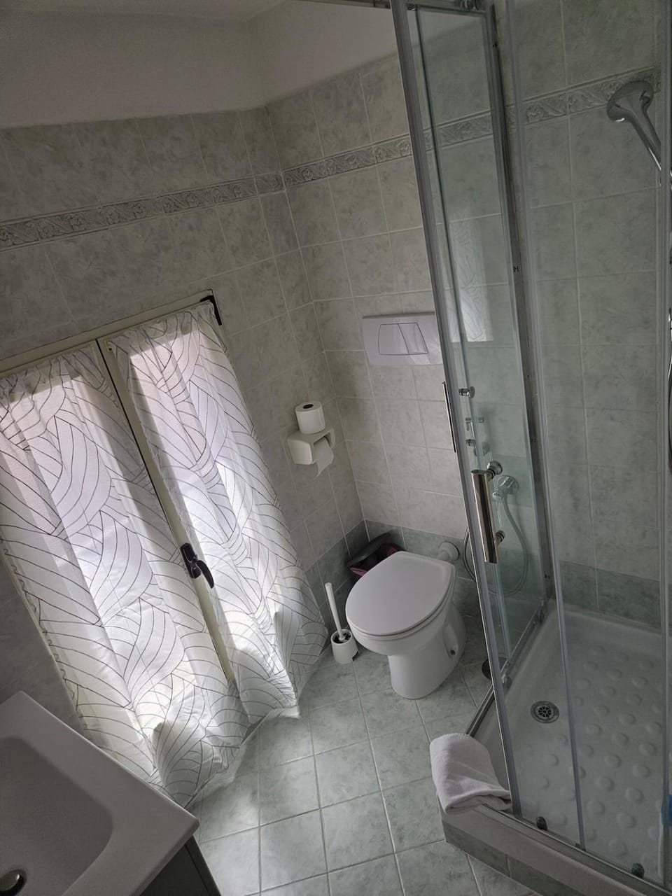 Shower, Bathroom, towels