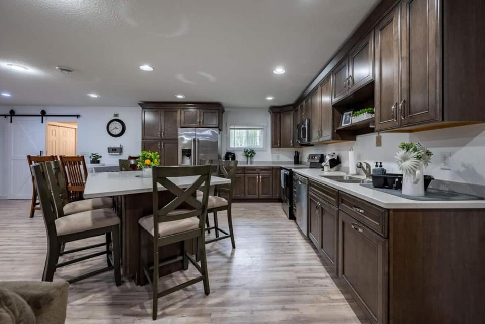 Little Buck Camp - Pet Friendly Game Room House in Minnesota