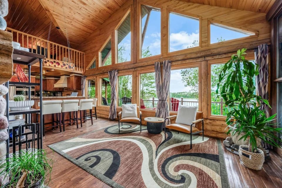 The Hideaway On Little Jay Log Home House in Minnesota