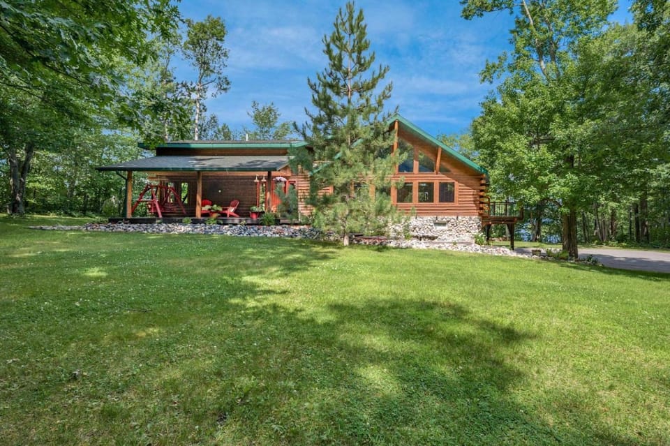 The Hideaway On Little Jay Log Home House in Minnesota