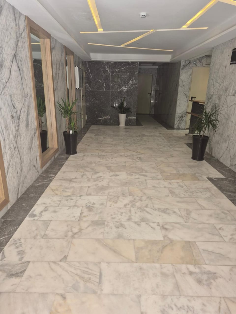 TRIPLEX 200 M2 DE LUXE - CENTRE VILLE-JACCUZZI- BABYFOOT- wifi Apartment in Tangier