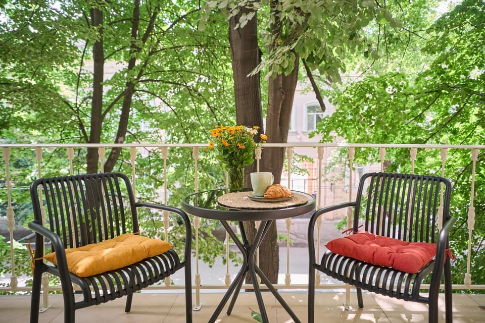 Spring, Garden, View (from property/room), Balcony/Terrace, Dining area, Garden view