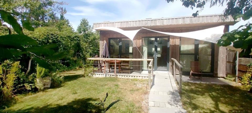 Property building, Garden, Balcony/Terrace