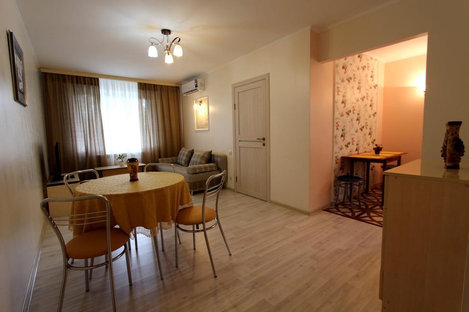 Day, Living room, Photo of the whole room, Dining area