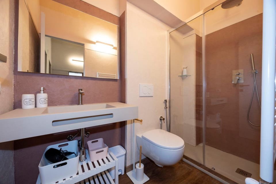 Shower, Toilet, Bathroom, towels