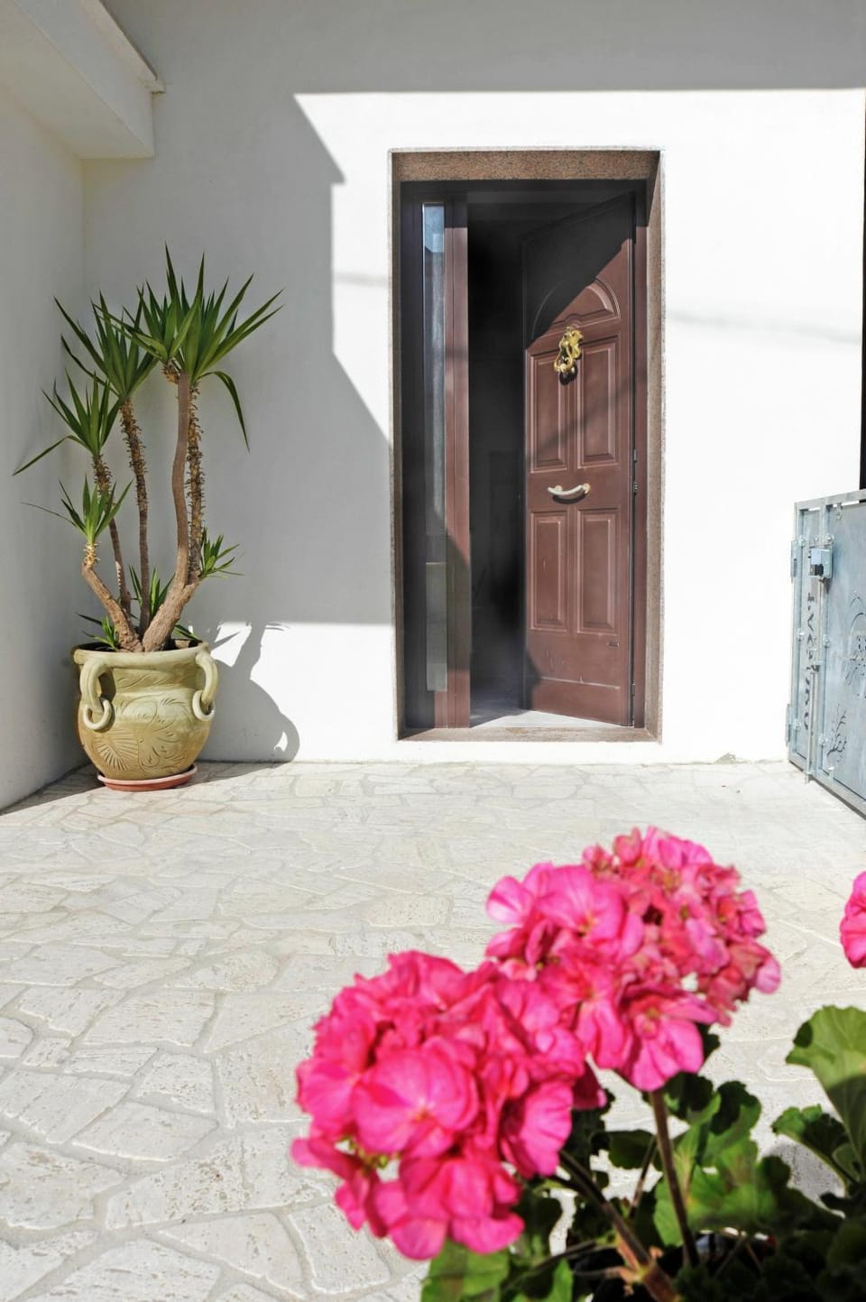 Facade/entrance