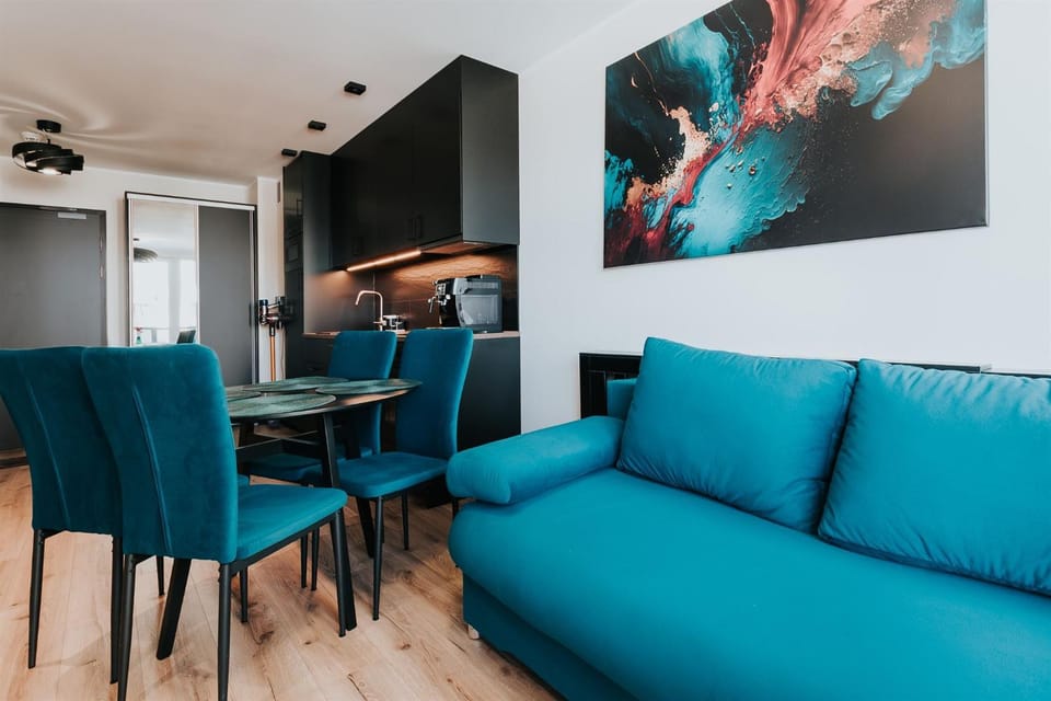 Kitchen or kitchenette, Living room, Seating area, Dining area