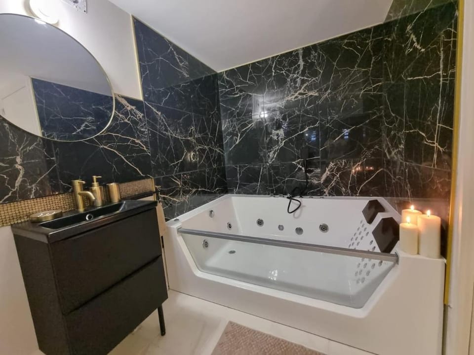 Très belle dépendance relaxante totalement indépendante Apartment in Tours