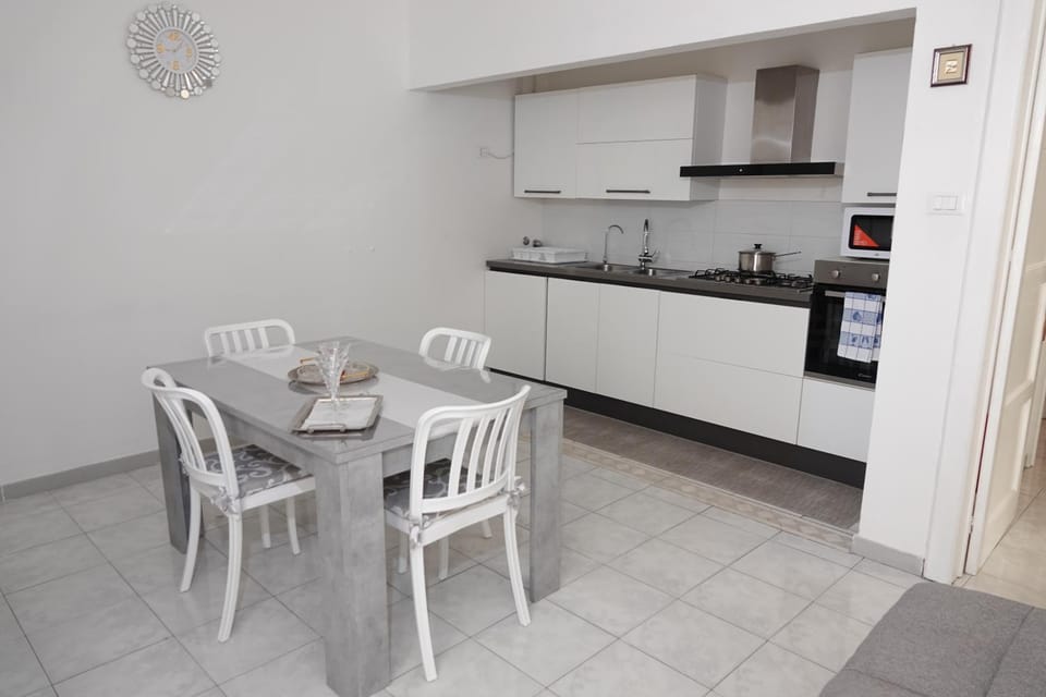 Kitchen or kitchenette, Living room, Seating area, kitchen, kitchen