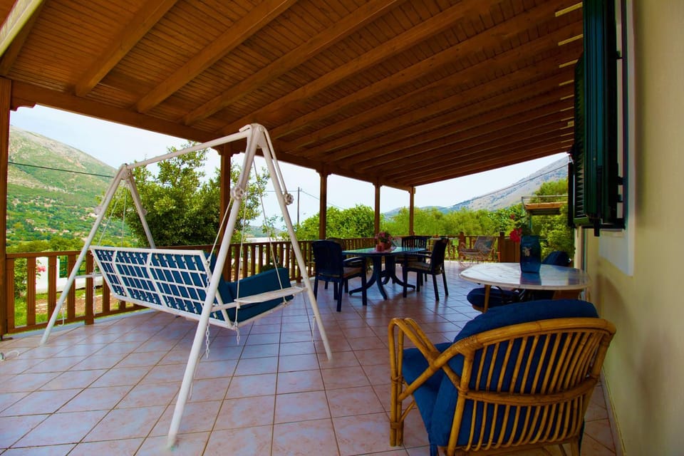 Patio, Natural landscape, View (from property/room), Balcony/Terrace, Dining area, Mountain view