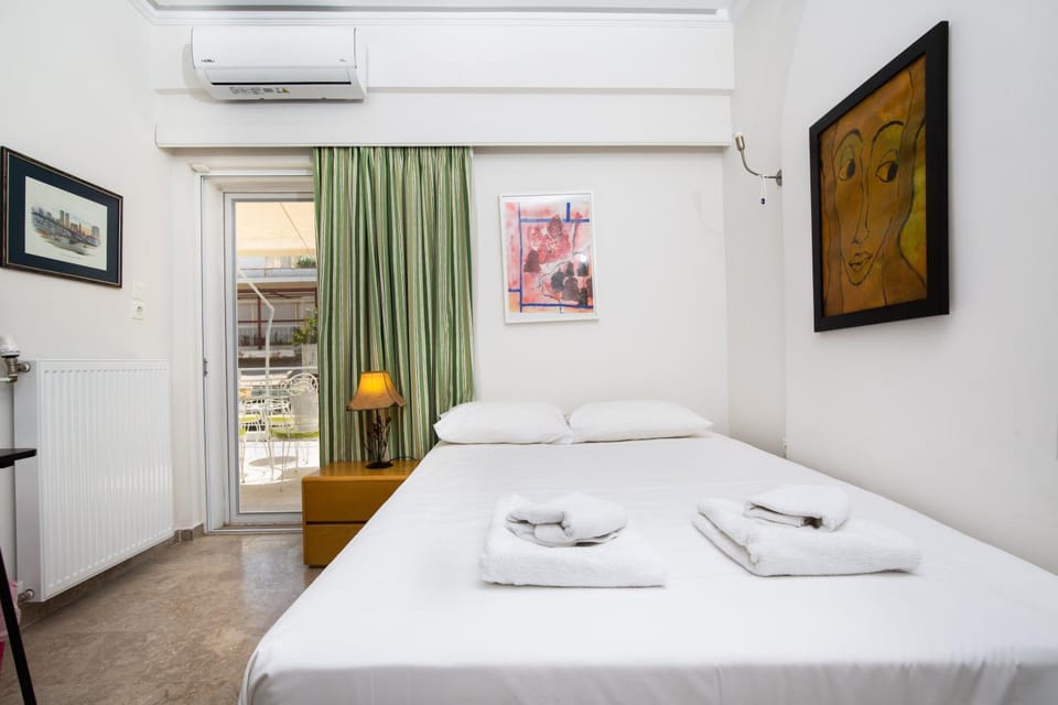 Bed, Bedroom, towels, air conditioner