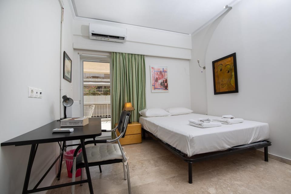Bed, Bedroom, towels, air conditioner