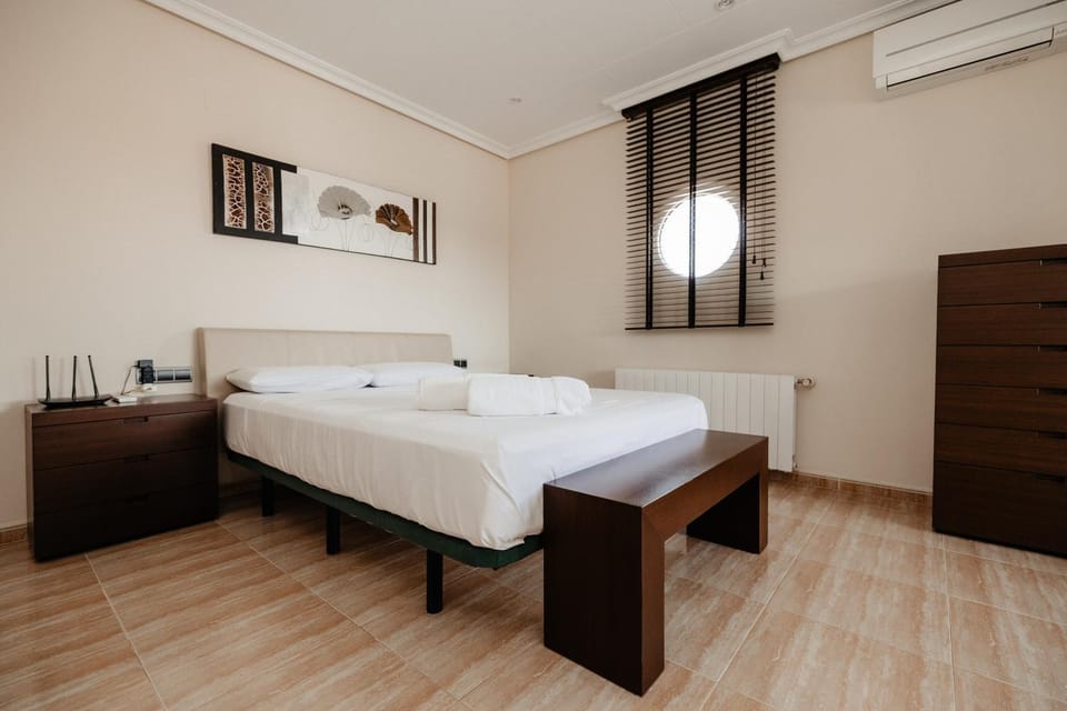 Bed, Bedroom, towels, air conditioner