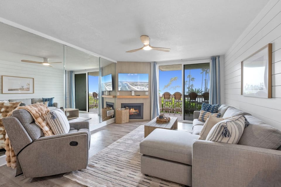 D106 - Coastal Pearl House in Oceanside