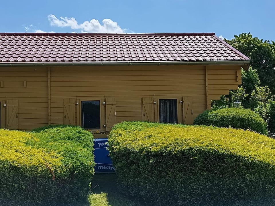 Property building, Day, Garden, Garden view