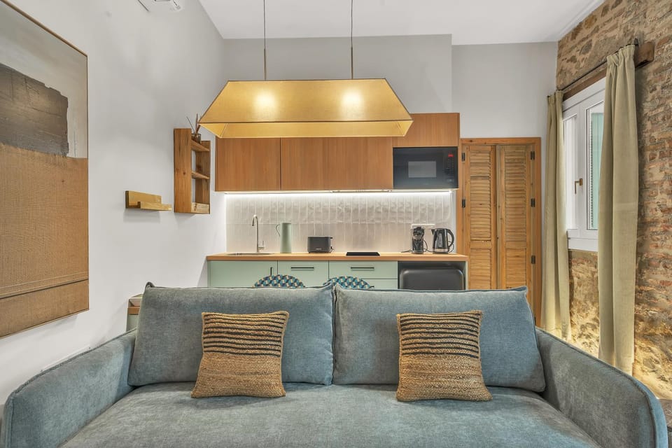 Kitchen or kitchenette, Living room, Seating area