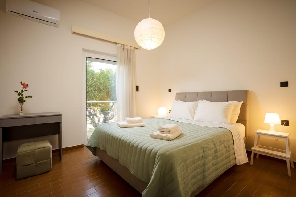 Mantarini House House in Chania