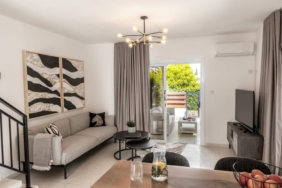 Communal lounge/ TV room, Living room