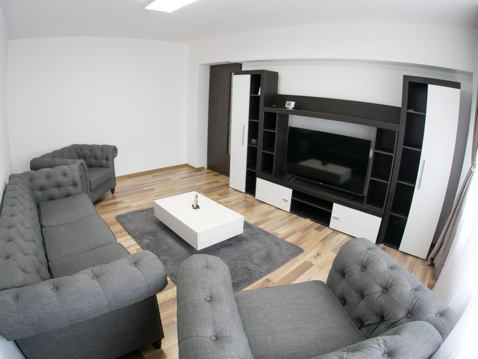Communal lounge/ TV room, TV and multimedia, Living room, Seating area, Evening entertainment