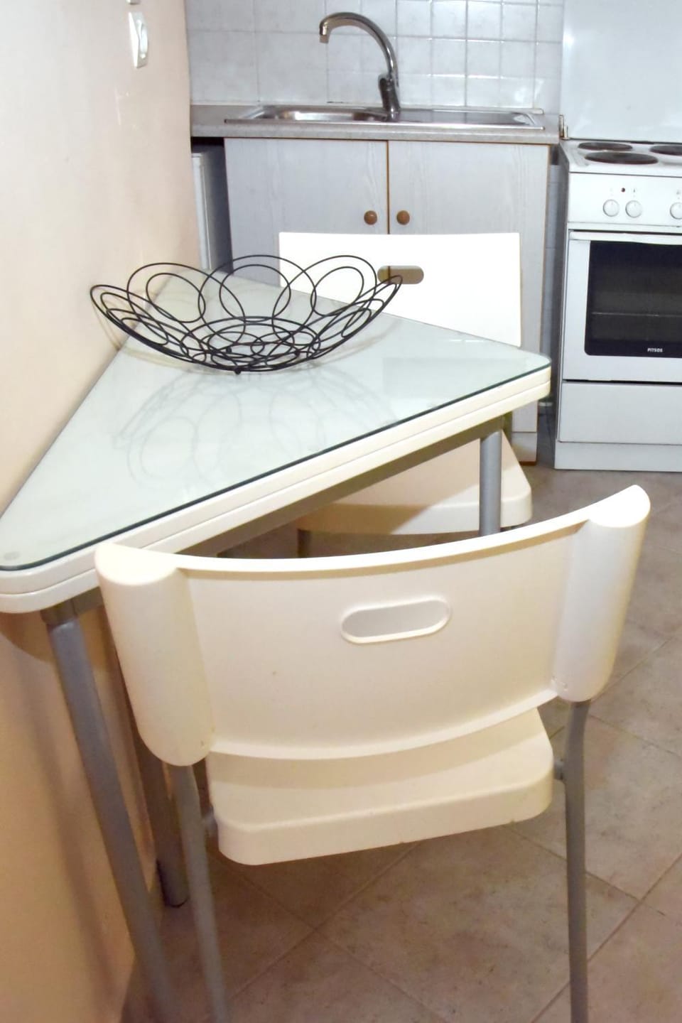 Kitchen or kitchenette, Dining area, oven, stove
