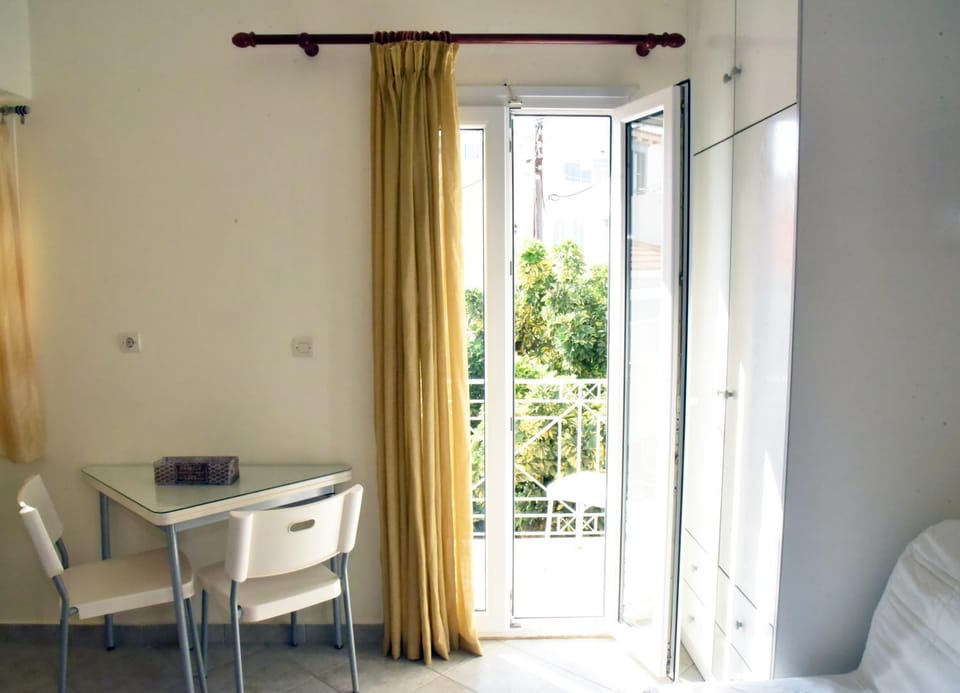 View (from property/room), Balcony/Terrace, Living room