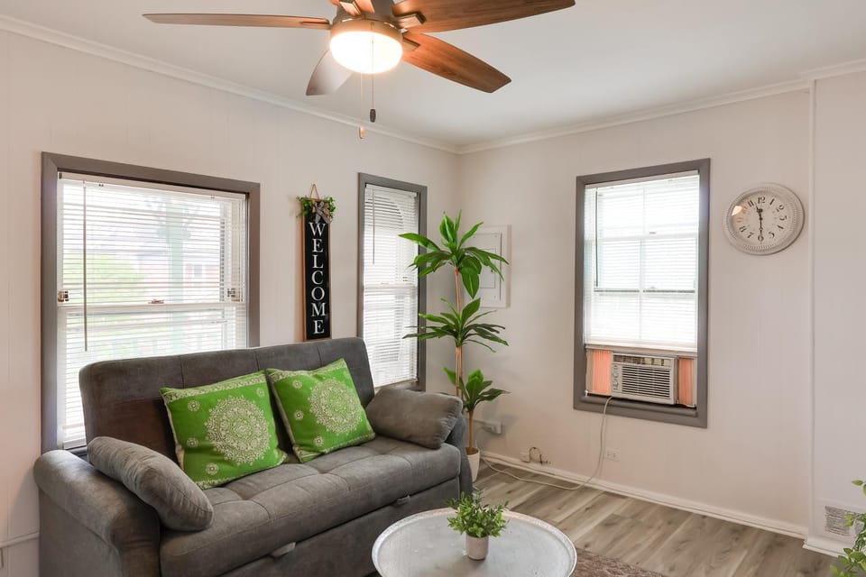 5 Blocks to Beach: Apt w/ Balcony in Ocean Grove! Apartment in Ocean Grove