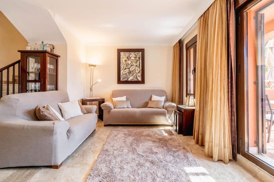 Stylish Duplex Apartment in Estepona, Spain - Sea Views, Pool & Coastal Living Apartment in Costa del Sol