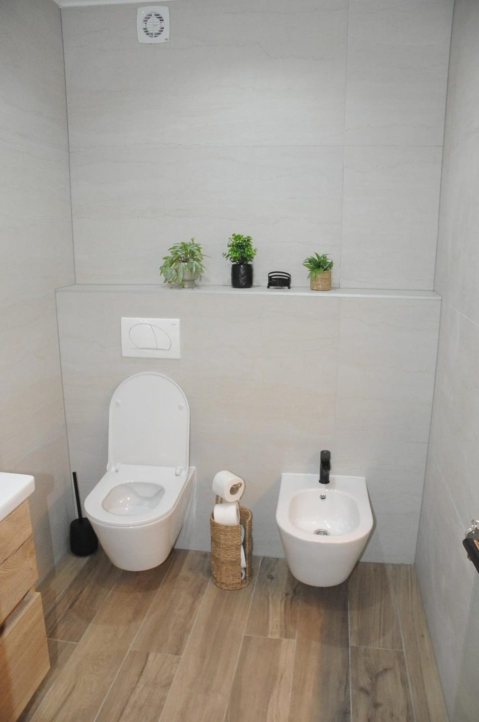 Toilet, bidet