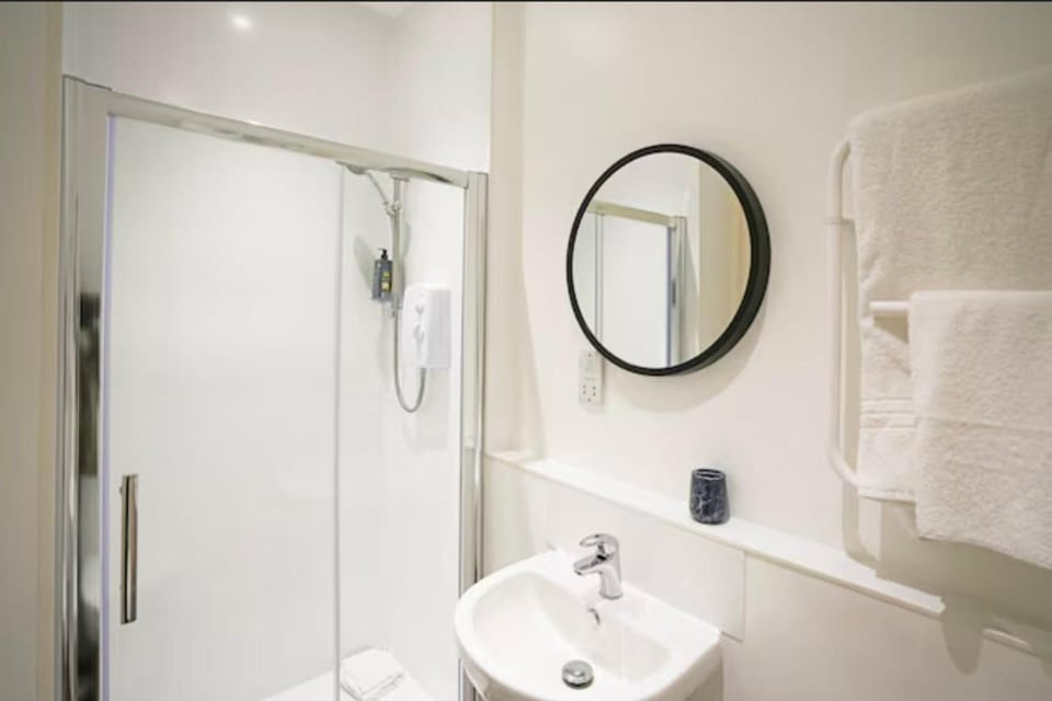 Kingston Central Suites Apartment in Kingston upon Thames