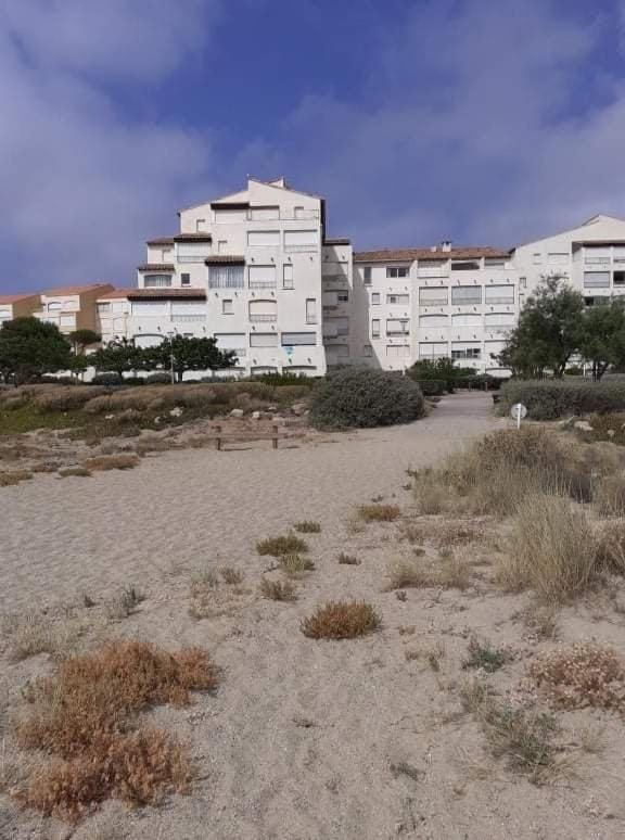 vue mer et montagne, accès direct plage Apartment in Leucate