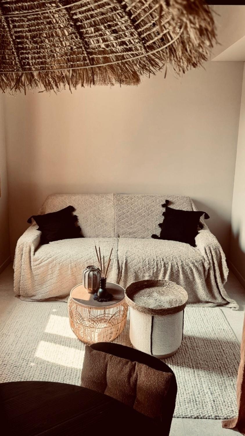Bed, Living room