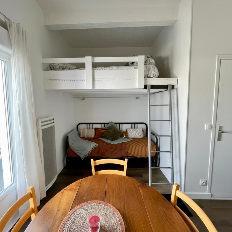 Bed, bunk bed