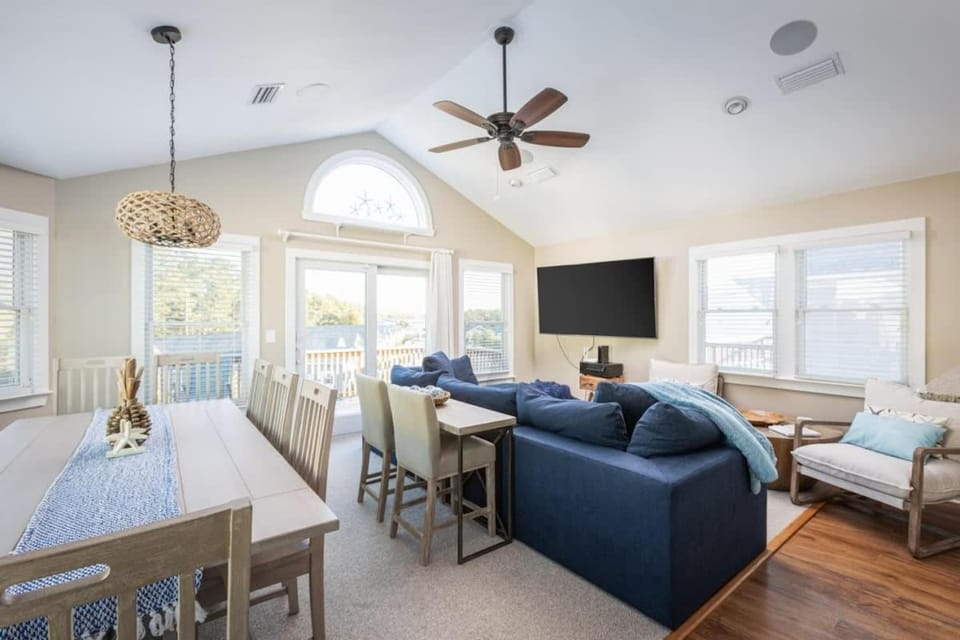 Walk to Beach Hot Tub Resort with Community Pool House in Corolla