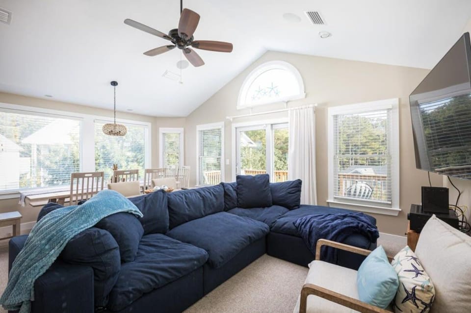 Walk to Beach Hot Tub Resort with Community Pool House in Corolla