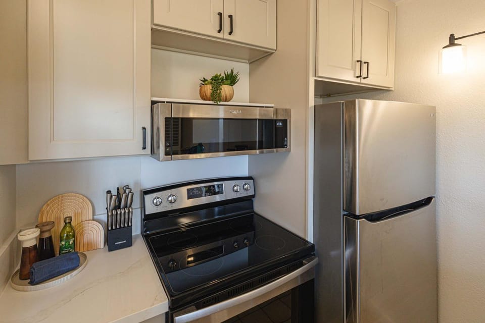 Kitchen or kitchenette, oven, stove