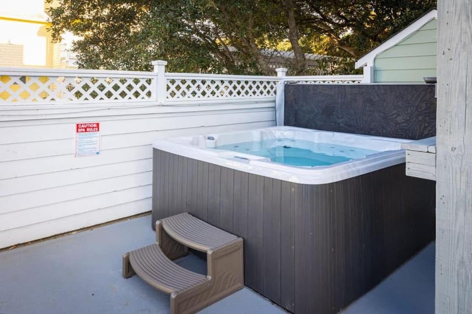 Private Pool Spa & Spacious Deck House in Corolla