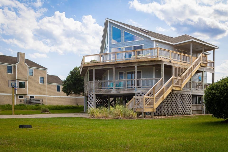Private Semi-Oceanfront Retreat with Pool & Spa House in Corolla