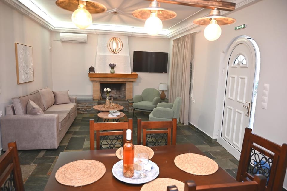 TV and multimedia, Living room, Seating area, Dining area, fireplace, air conditioner