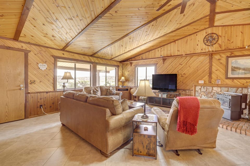 Mtn & Golf Course Views: Payson Retreat! House in Payson