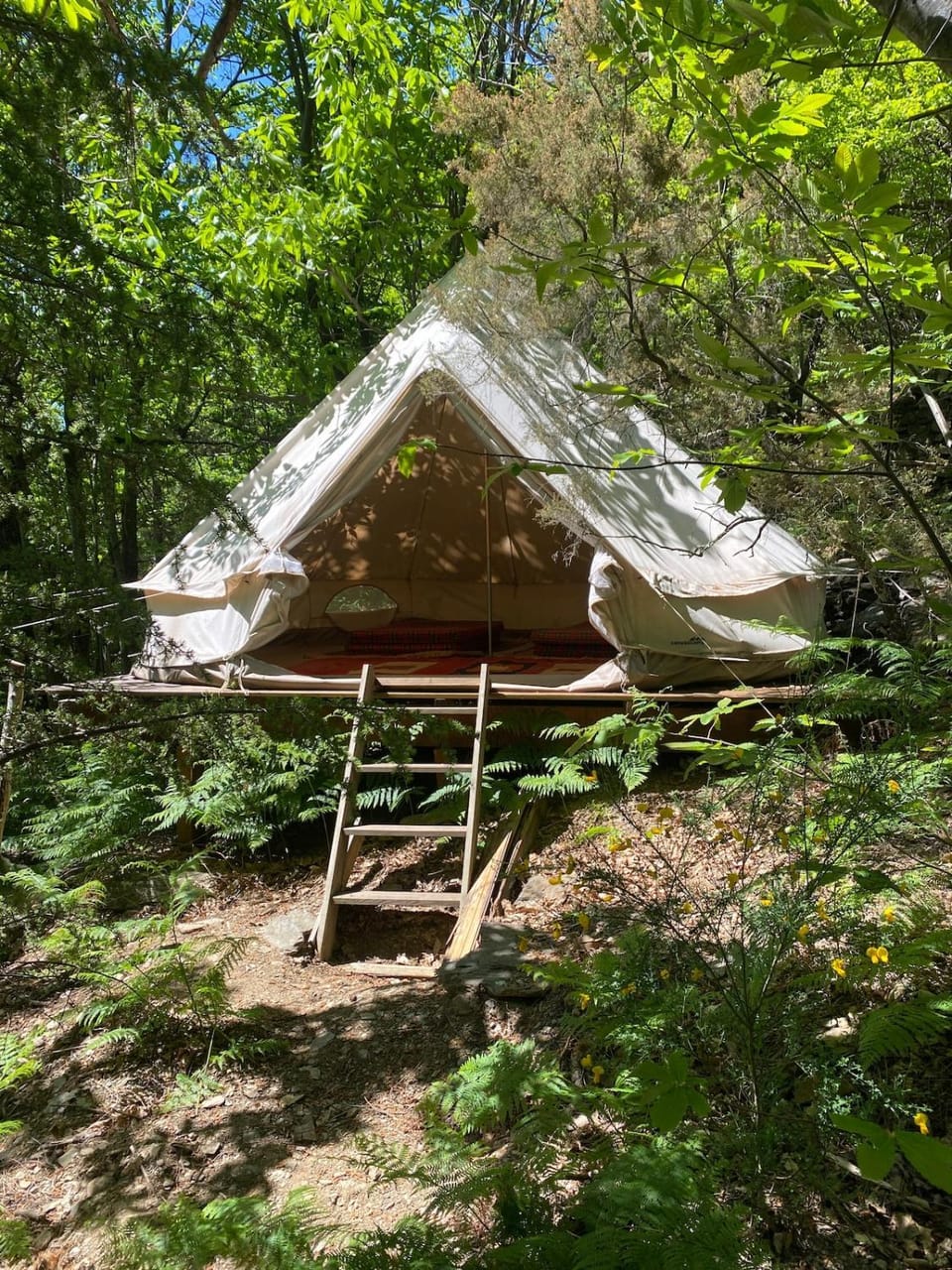 Tipi en forêt, nuits insolites en Ardèche Campground/ 
RV Resort in Auvergne-Rhône-Alpes