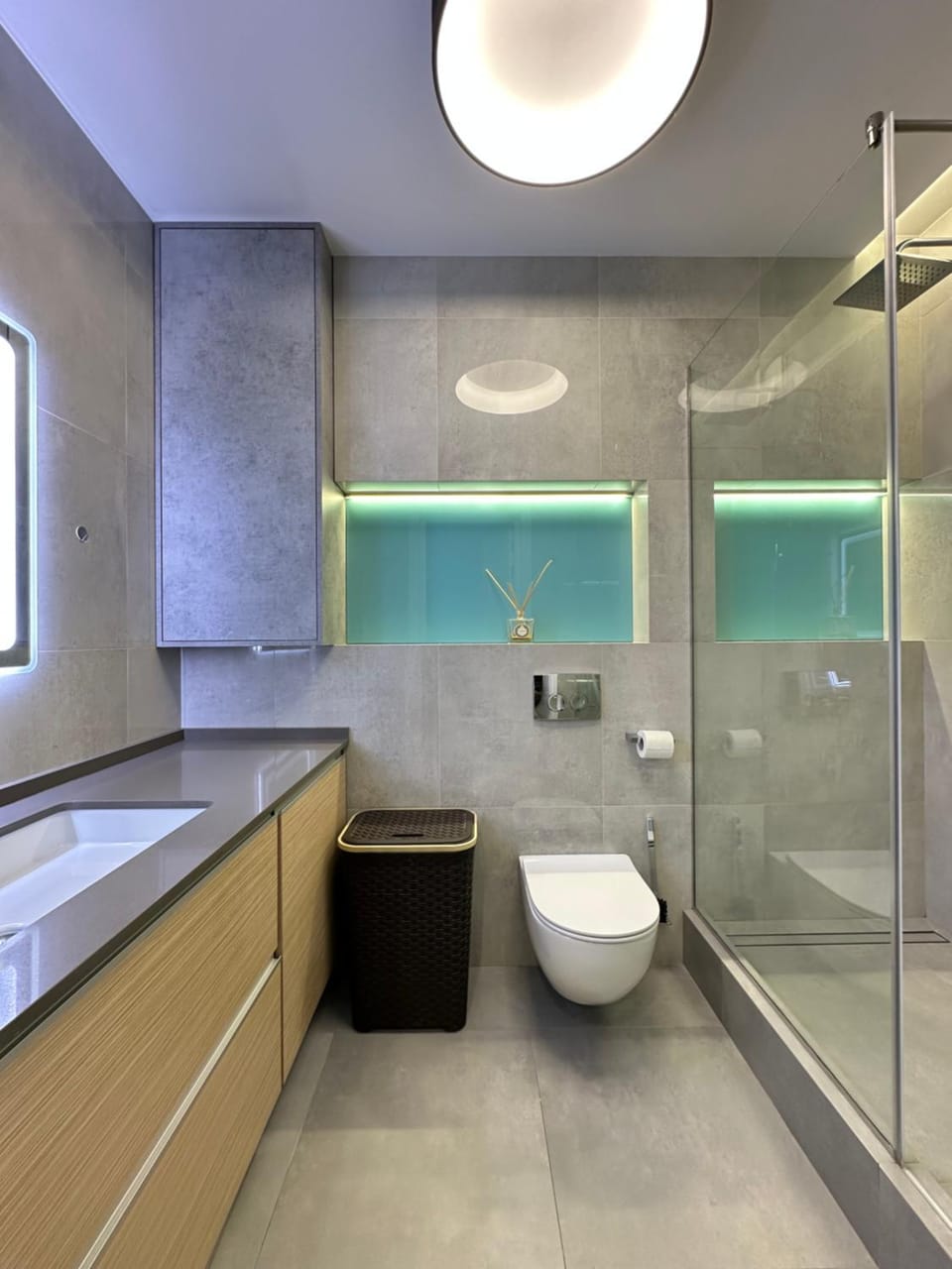 Shower, Toilet