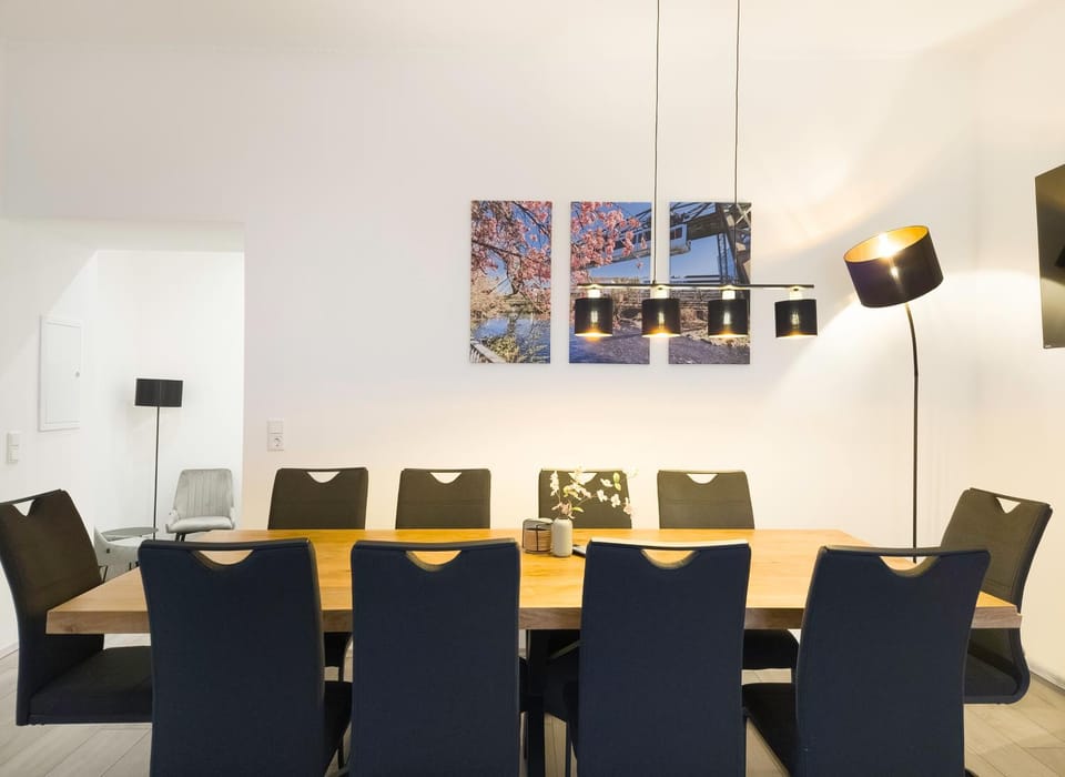 TV and multimedia, Living room, Seating area, Dining area