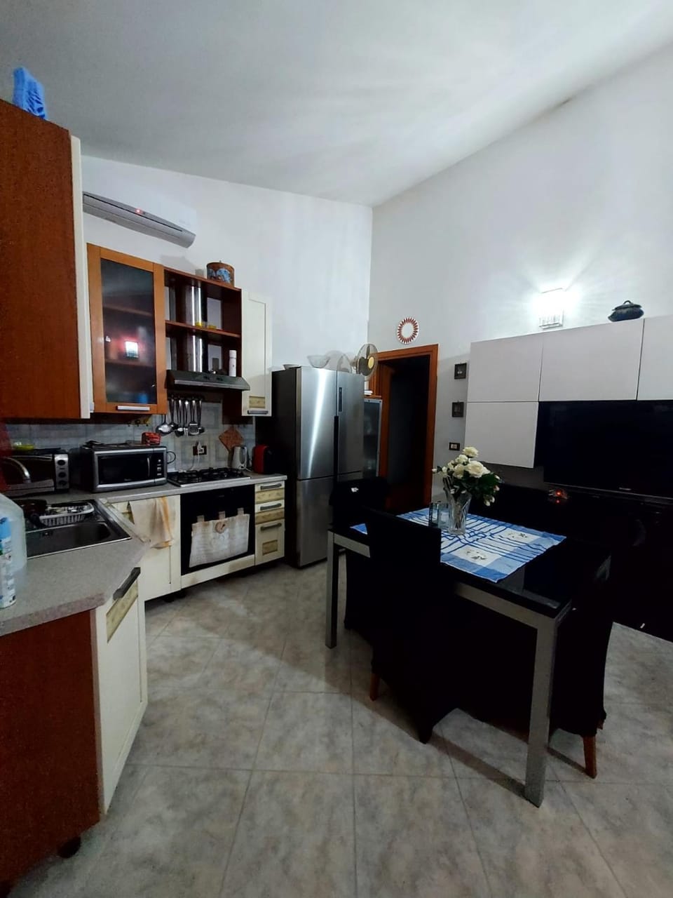Kitchen or kitchenette, Living room, Seating area, air conditioner